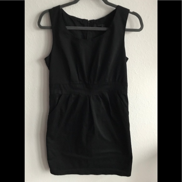 Mossimo Supply Co. Dresses & Skirts - Mossimo black sleeveless dress w/pockets. Size 10